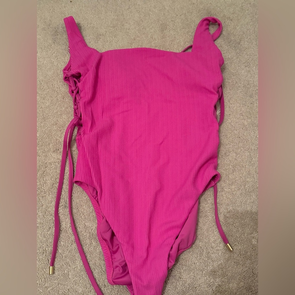 Women's sanctuary pink one piece swimsuit size M